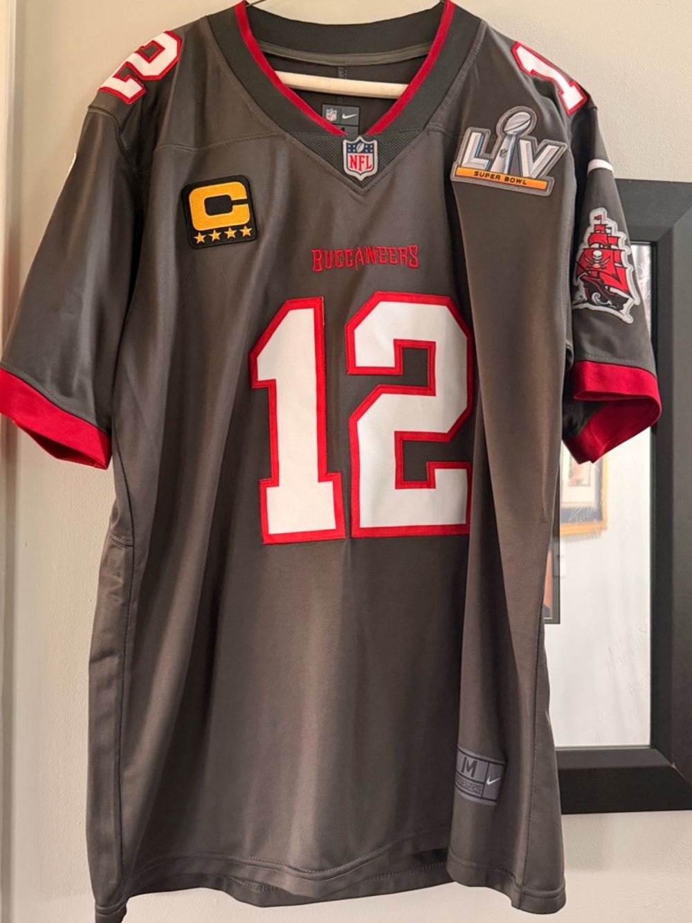 NFL Brady football Tampa Bay Gray and Red Buccaneers #12 Jersey, M, Super Bowl
